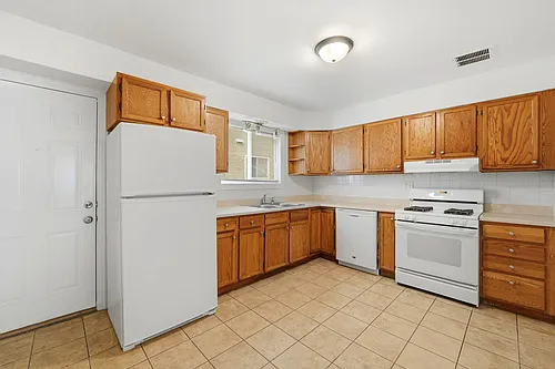 2028 Williamsburg Dr #D104 Photo 1
