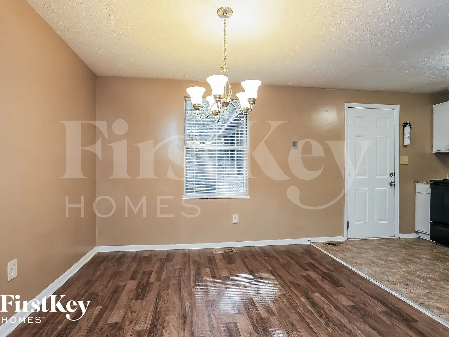 4 bed, 1.5 bath, 1380 sqft, $2,045 — Photo 4