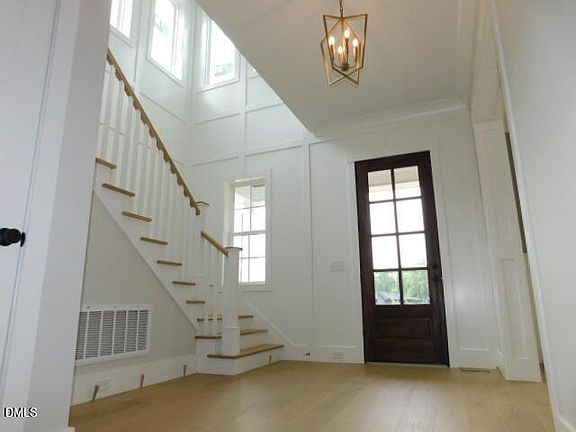 5th image of 142 Autumn Gate St