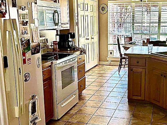 2nd image of 10127 Cougar Ridge Pkwy