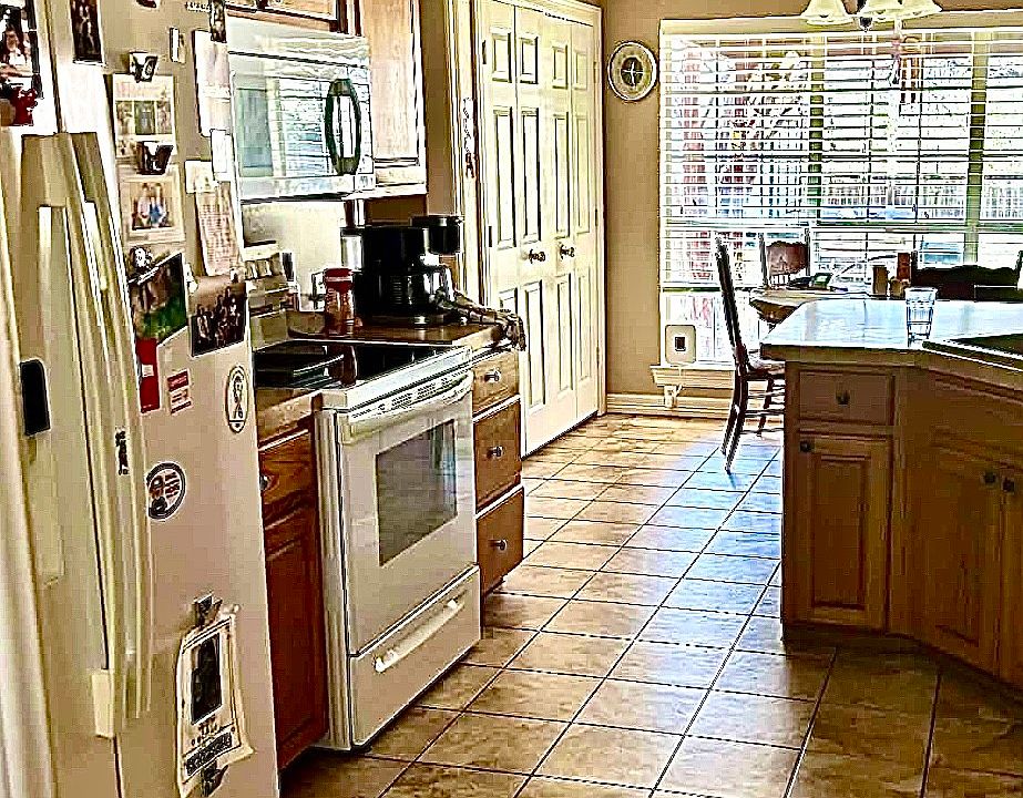 2nd image of 10127 Cougar Ridge Pkwy