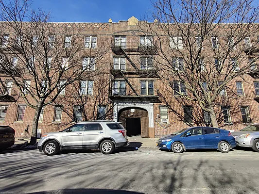 Rented by Signature Property Realty | media 6