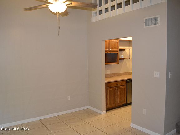 4th image of 465 Valerie Dr