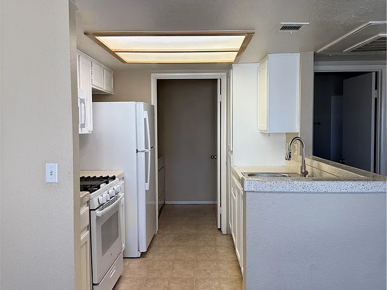 7100 Pirates Cove Rd #2017 — Photo 2