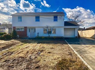 200 W 9th St, Deer Park, NY 11729