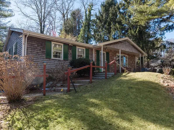 76 Sippewissett Rd, Falmouth, MA 02540