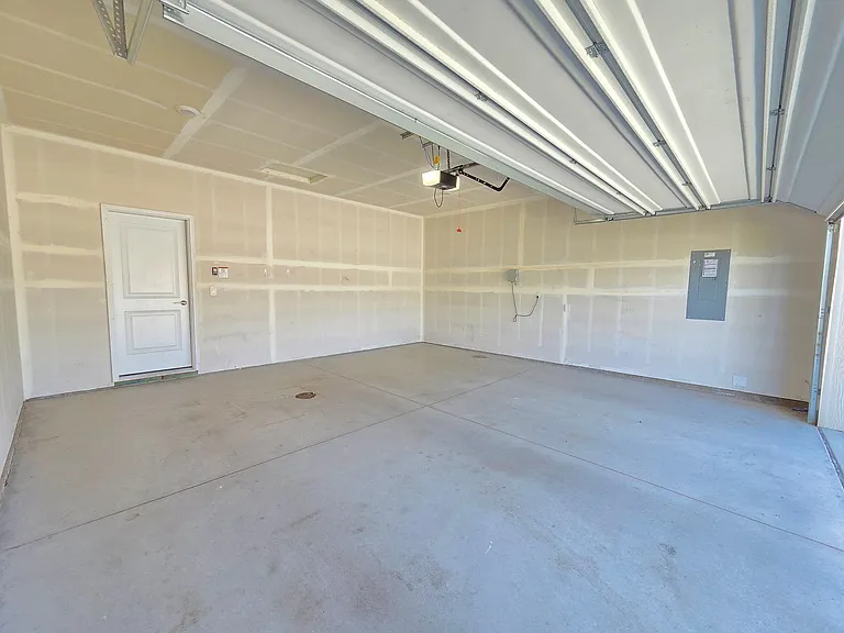 5711 W Georgetown Ln — Photo 28