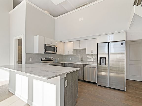 5th image of 4649 Umbria St APT 101