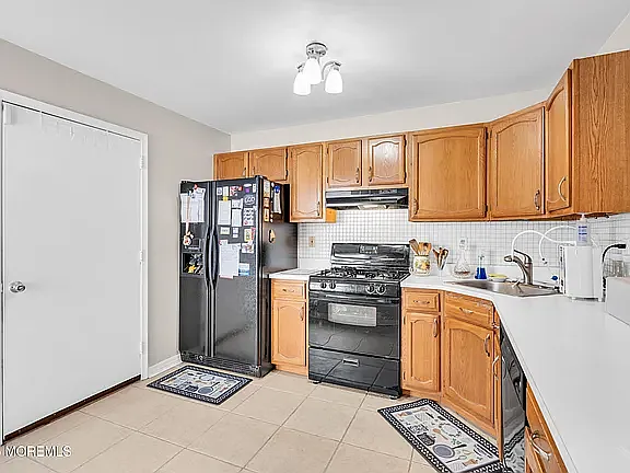 565 Woodbine Ln — Photo 8