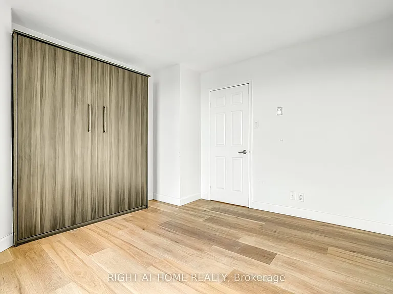 99 Harbour Sq #3008 — Photo 36