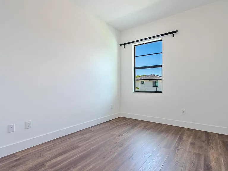 1427 SW 23rd St — Photo 35