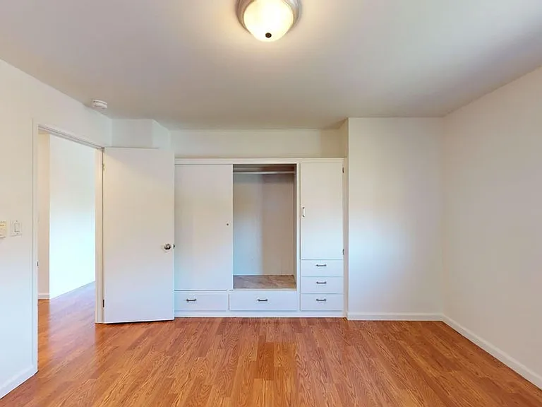 2220 Minor Apartments — Photo 10