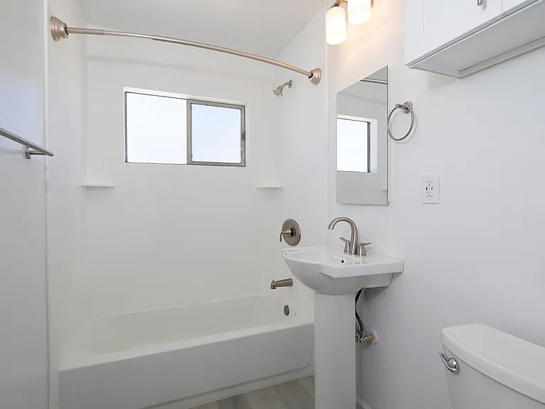 Catalina Pacific Apartments — Photo 9