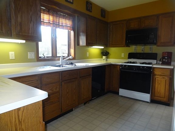 4th image of 1218 Oakwood Ct