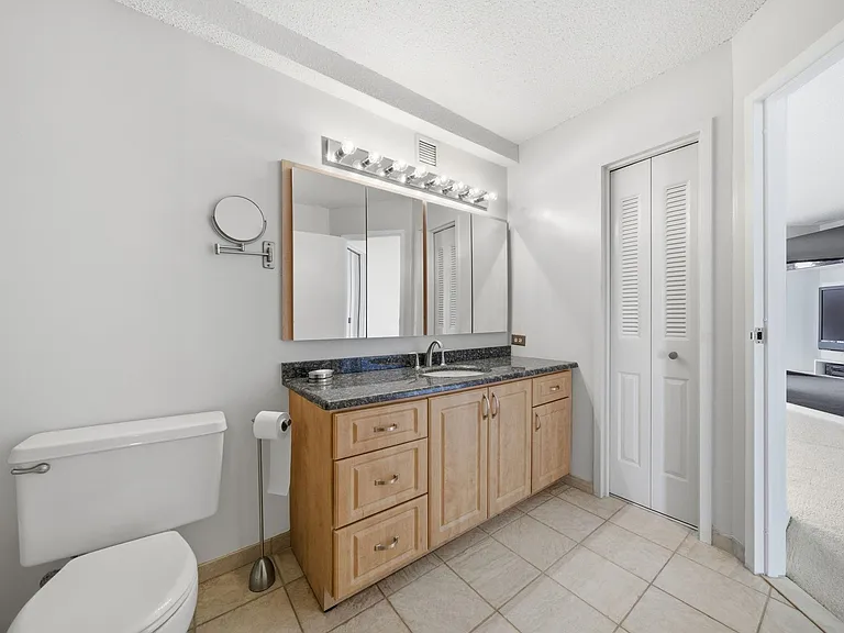2103 Harmon Cove Tower #2103 — Photo 33