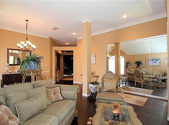 5th image of 1008 Laurel Oak Dr