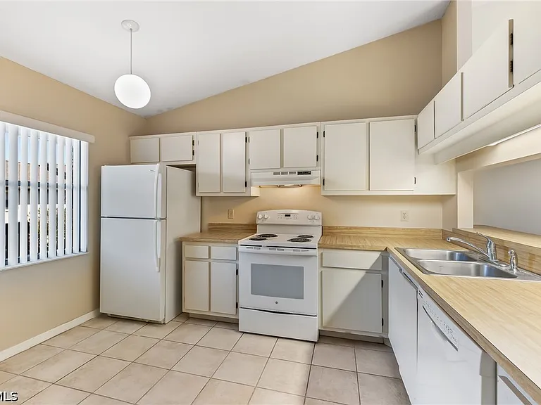 9305 Lake Park Dr #204 — Photo 4