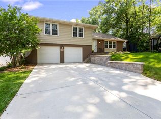 5523 W 92nd Pl, Overland Park, KS 66207