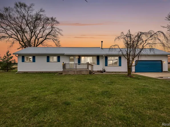 8035 E Henderson Rd, New Lothrop, MI 48460