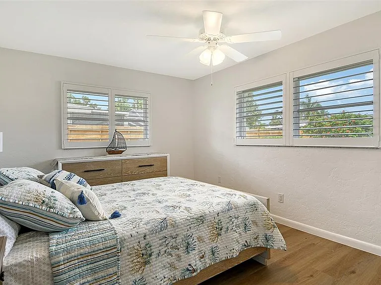 6722 Roxbury Dr — Photo 40