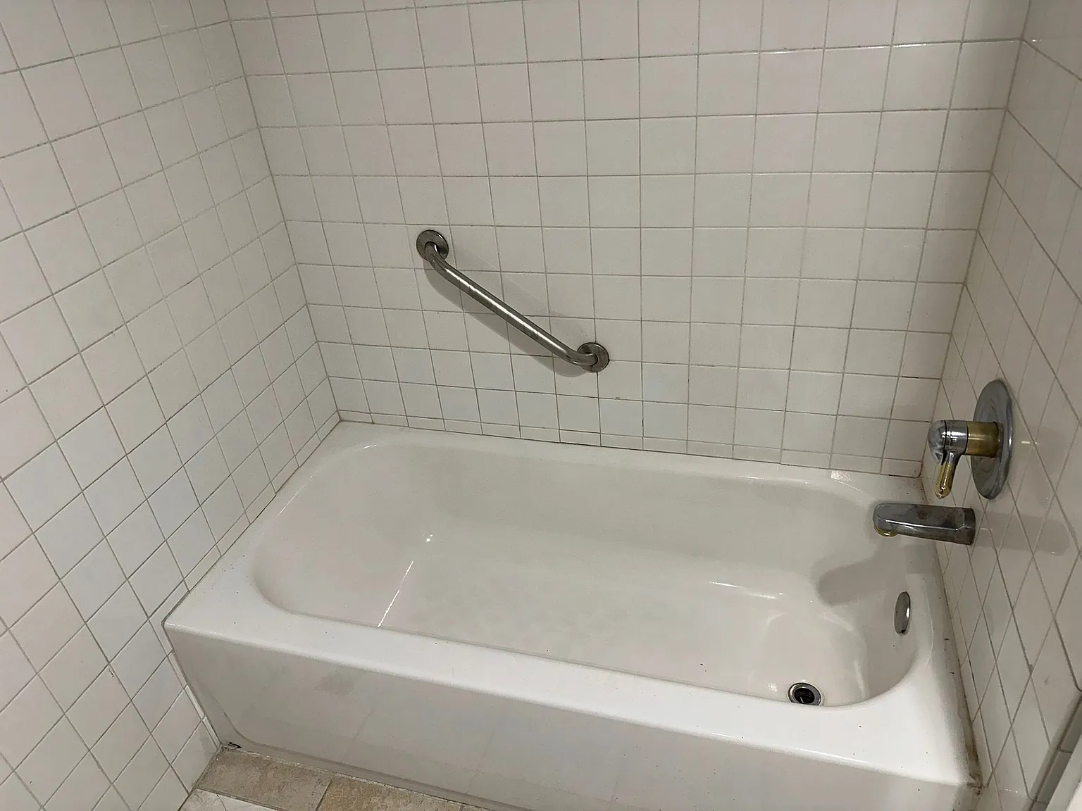 9 bed, 2573 sqft, $6,950 — Photo 4