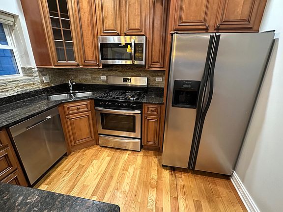 5th image of 6229 N Richmond Ave #3N