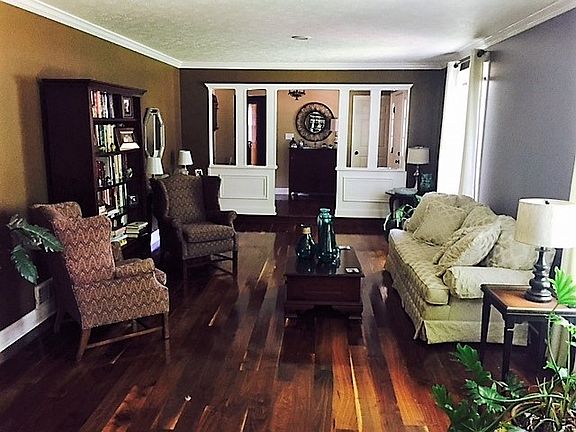 3rd image of 2028 Honeysuckle Ct