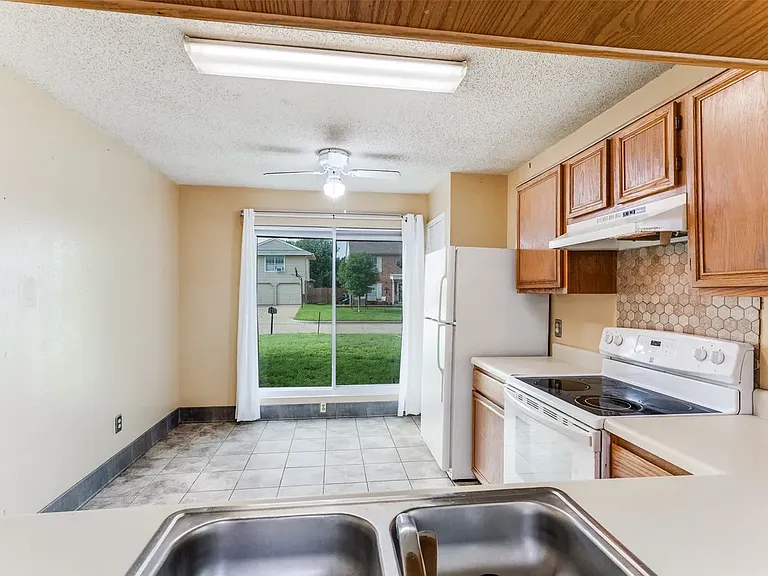 4617 Feathercrest Dr — Photo 7