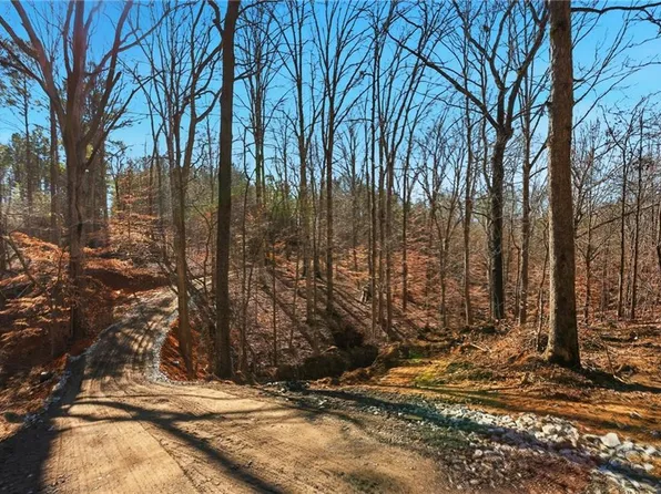 On Pete Path #7, Dallas, GA 30157