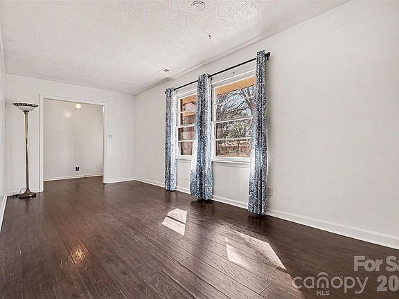 5th image of 4831 Dogwood Pl
