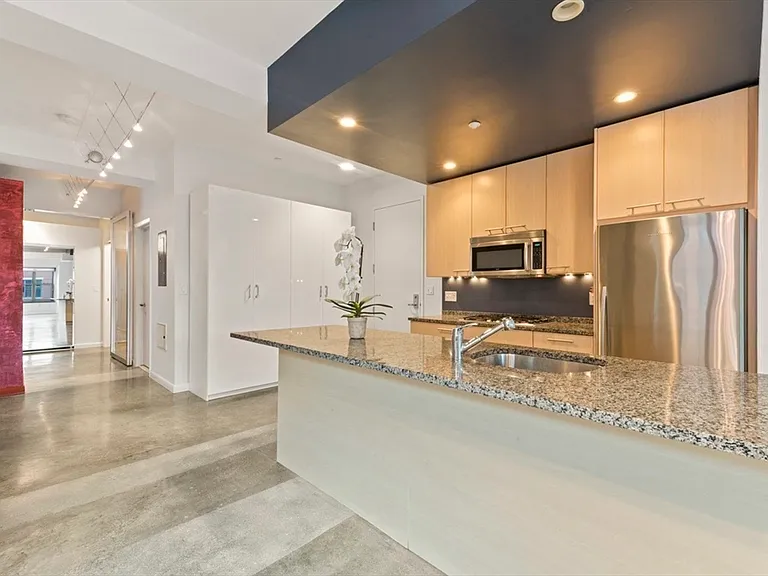 1166 Washington St #303 — Photo 7