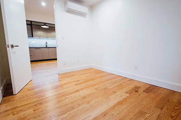 Rented by Nooklyn NYC LLC | media 102