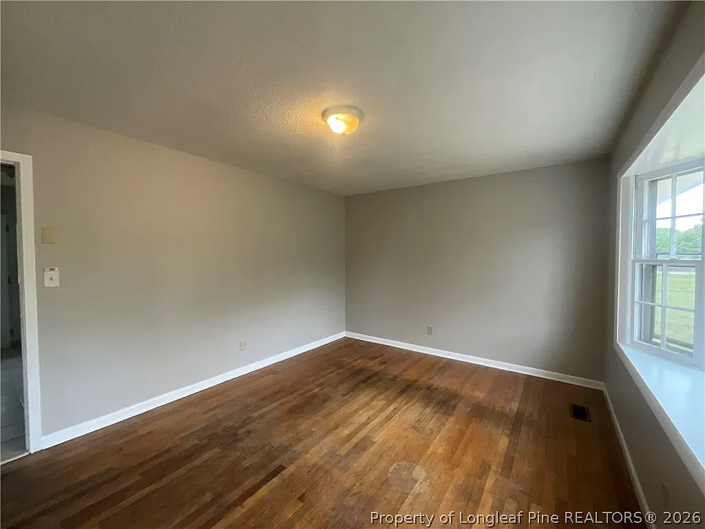 3 bed, 2.0 bath, 1075 sqft, $1,275 — Photo 2