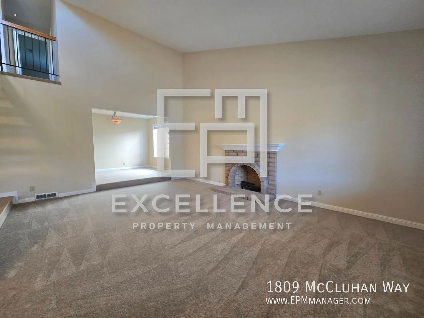 Newly Updated 5/3.5 House with 3 Car Garage, Full Bedroom and Bath Downstairs, Wet Bar, New Floor... — Photo 3