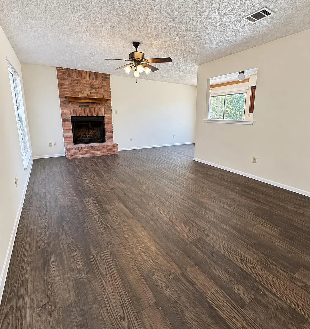 2 bed, 1.5 bath, 1032 sqft, $1,475 — Photo 2