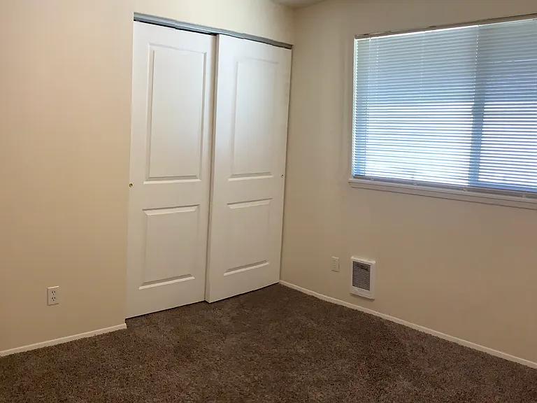 1054 Callahan Dr — Photo 23