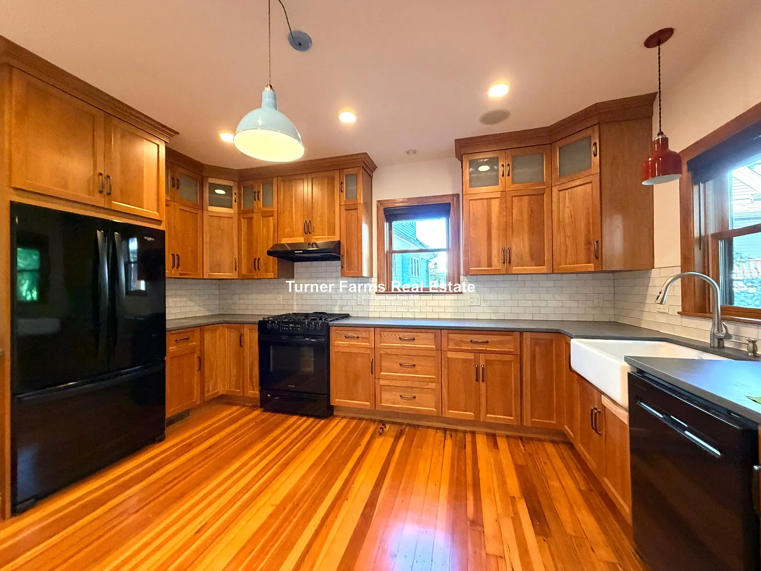 3 bed, 9999 sqft, $4,000 — Photo 3