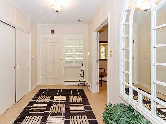 2nd image of 520 W 92nd St