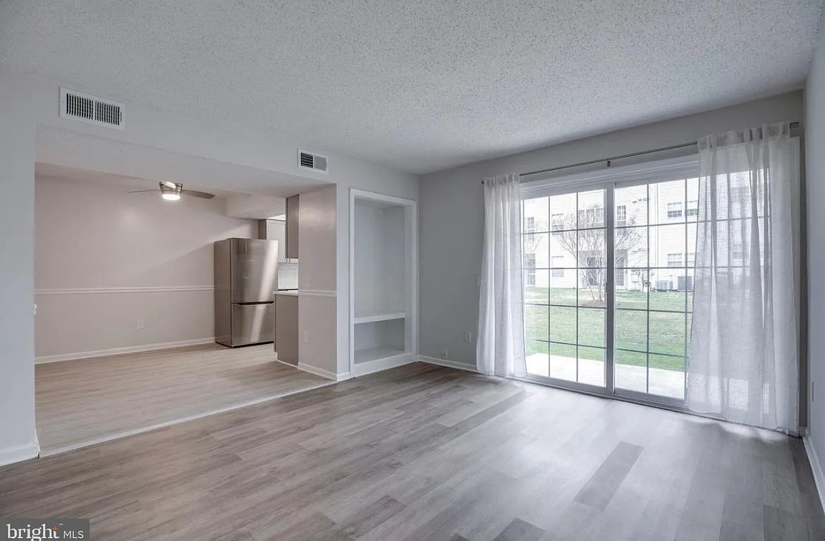 Building Photo - 9340 Caspian Way #101