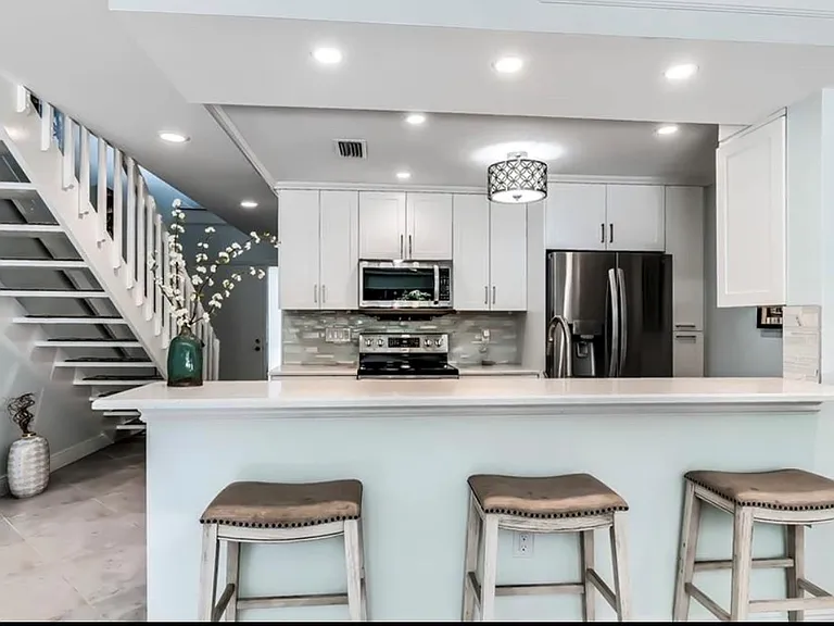 860 Meadowland Dr #E — Photo 2