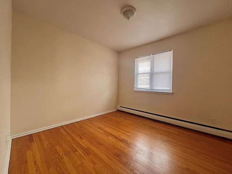 1004 E Pleasant St — Photo 8