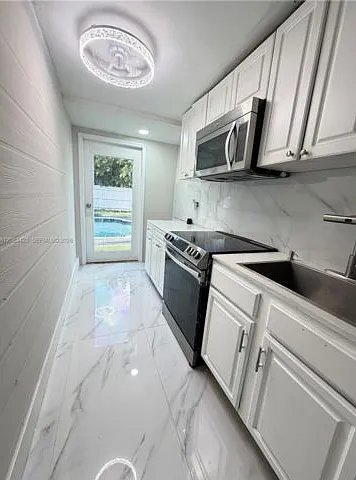 3 bed, 2.0 bath, $3,400 — Photo 4