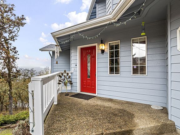 2nd image of 1495 SE Parkwood Dr