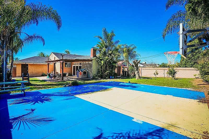 2nd image of 1831 W Farlington St