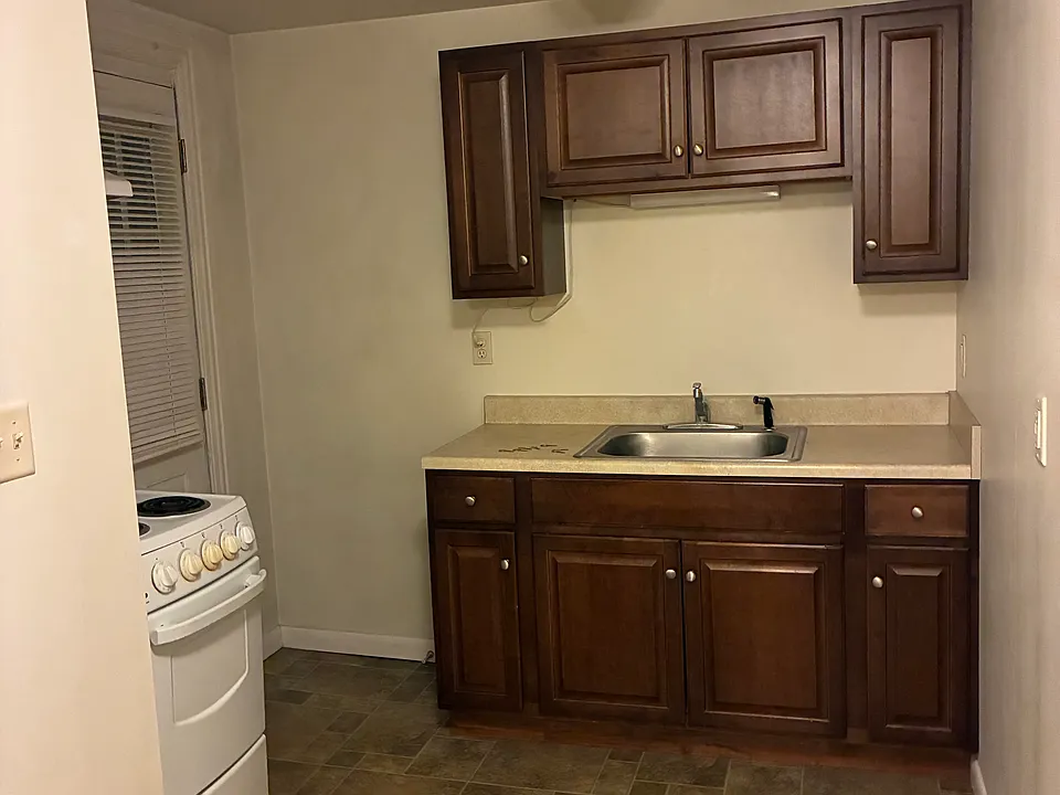 908 Main St #1