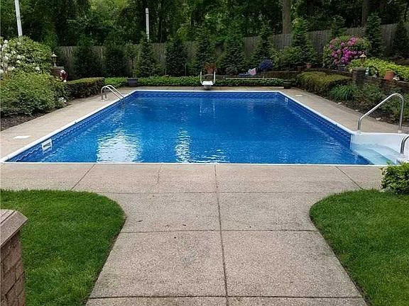 2nd image of 9 Midvale Ct