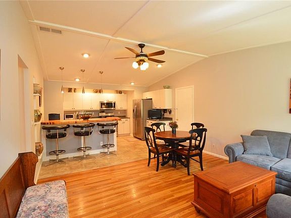 2nd image of 22 Somerset Ln