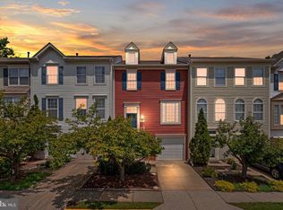 2455 Fox Stream Ln, Herndon, VA 20171