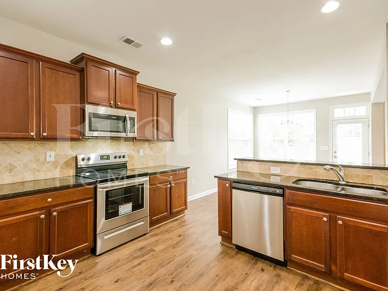 5779 Chatham Cir — Photo 6