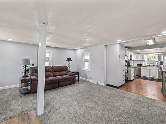 4th image of 4261 NE 27th St